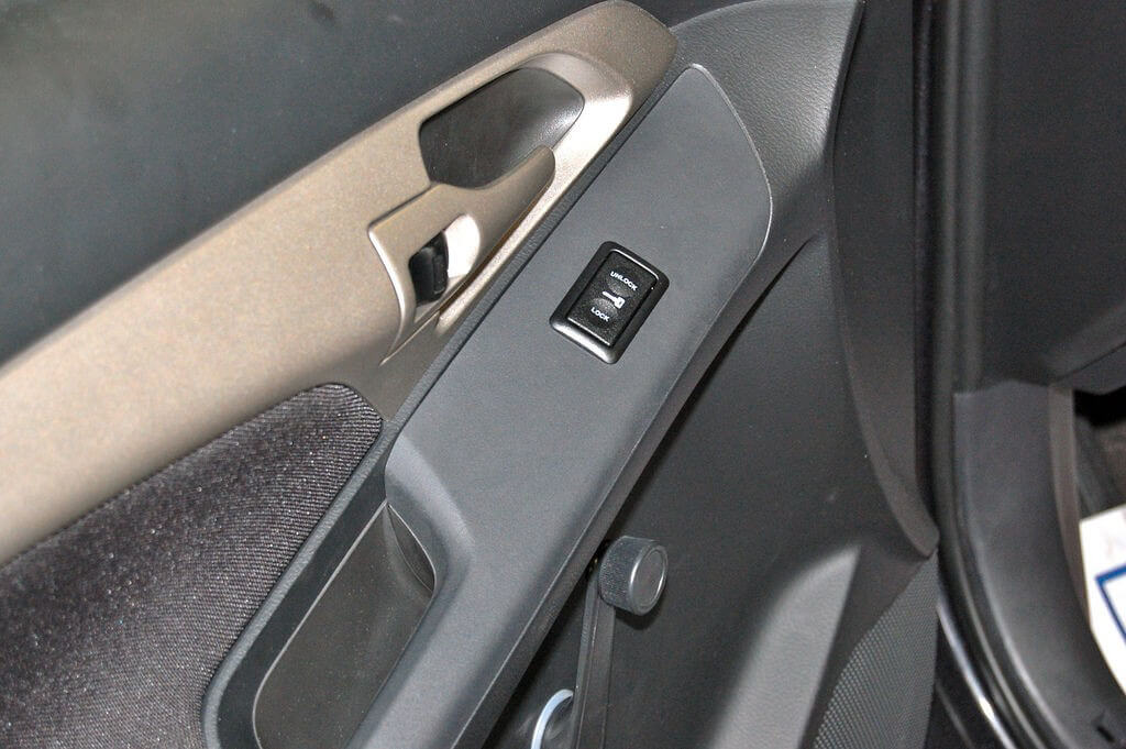 Pontiac Vibe Gets Power Door Locks and Keyless Entry