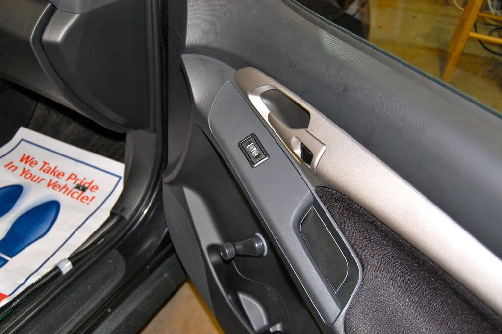 Pontiac Vibe Gets Power Door Locks and Keyless Entry