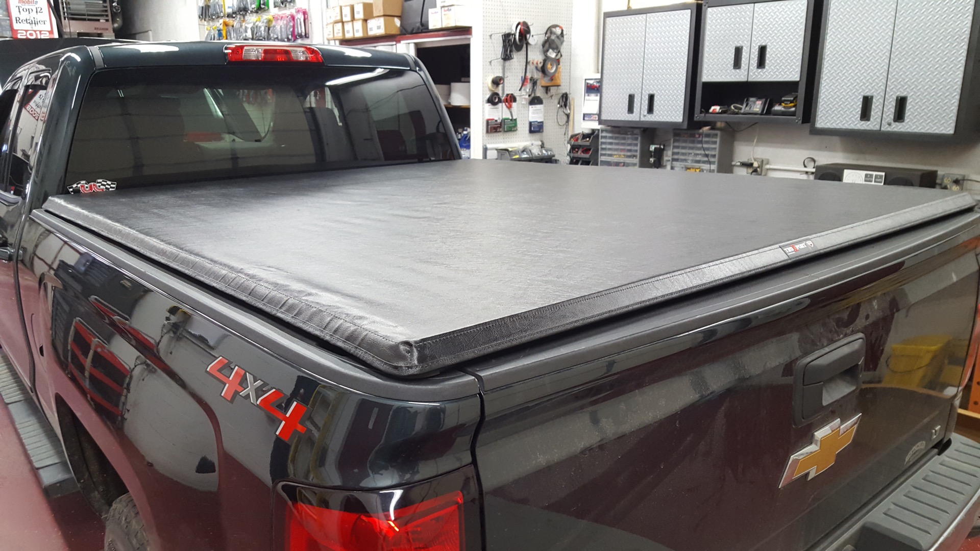 Bed Cover Installed on Slatington 2018 Chevrolet Silverado